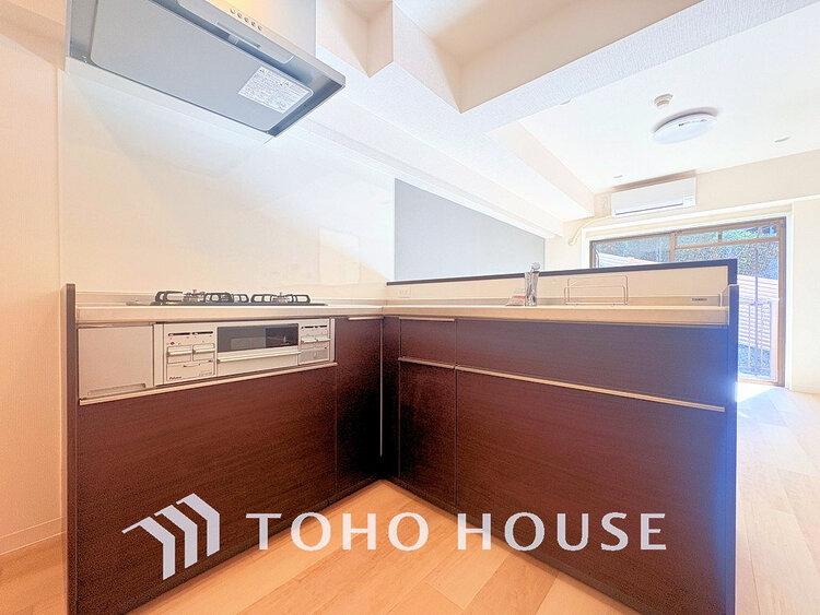 キッチン シンプルな部屋の雰囲気に溶け合うナチュラルキッチン