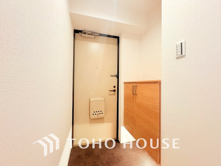 玄関 落ち着いた雰囲気の玄関、家族の帰りを暖かく迎えてくれます