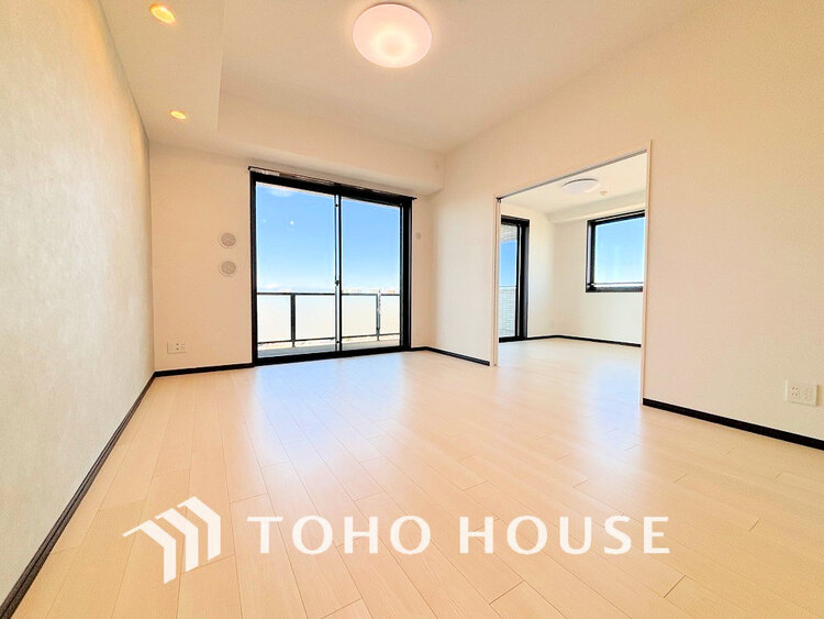 内装 家族みんなが爽やかに過ごせるように、光をたっぷり取り込んだLDK