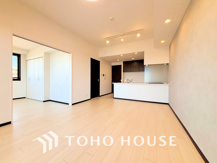 内装 上質な時間を育む暮らしのメインステージ。寛ぎとコミュニケーションを育む居心地のよい場所