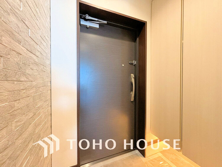 玄関 落ち着いた雰囲気の玄関、家族の帰りを暖かく迎えてくれます