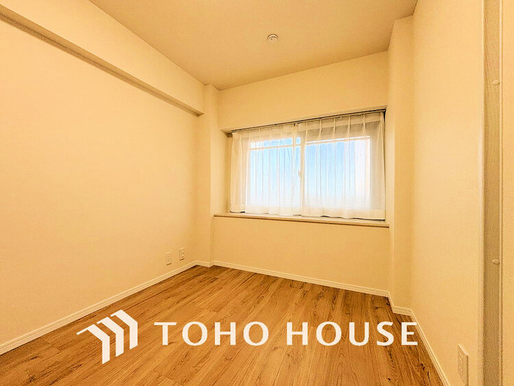 内装 採光もある洋室は、くつろぎのひと時を過ごすのにぴったり