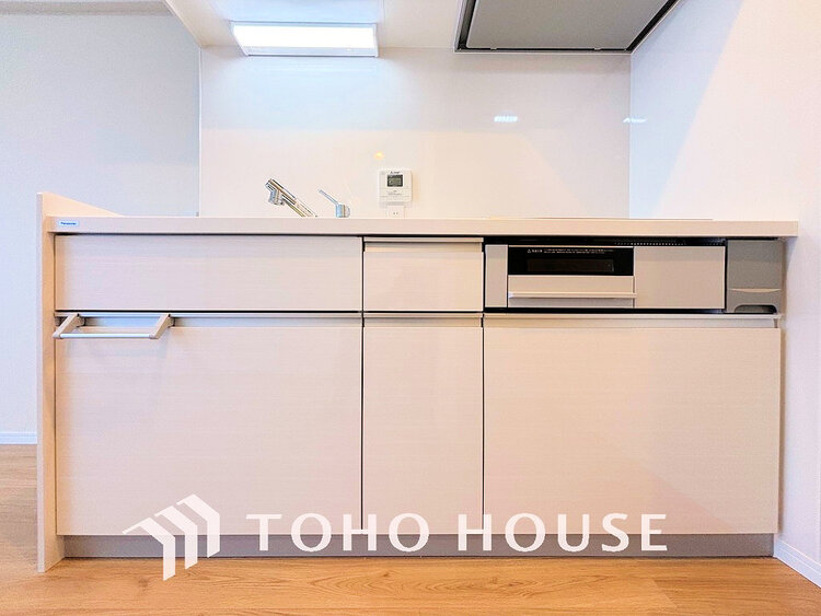 キッチン 落ち着きのあるカラーで統一された清潔感と気品が溢れるキッチン