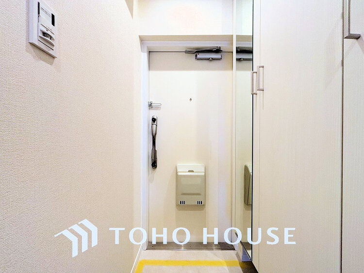 玄関 落ち着いた雰囲気の玄関、家族の帰りを暖かく迎えてくれます