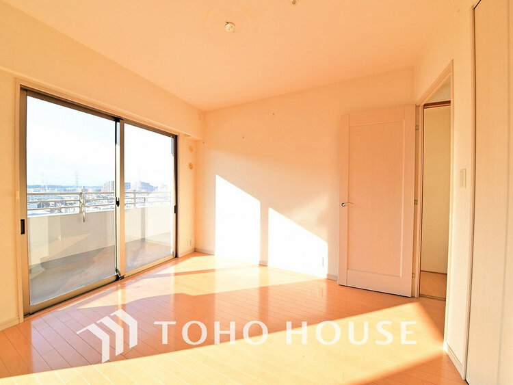 内装 シンプルですっきりとした室内は飽きのこない居心地の良い雰囲気