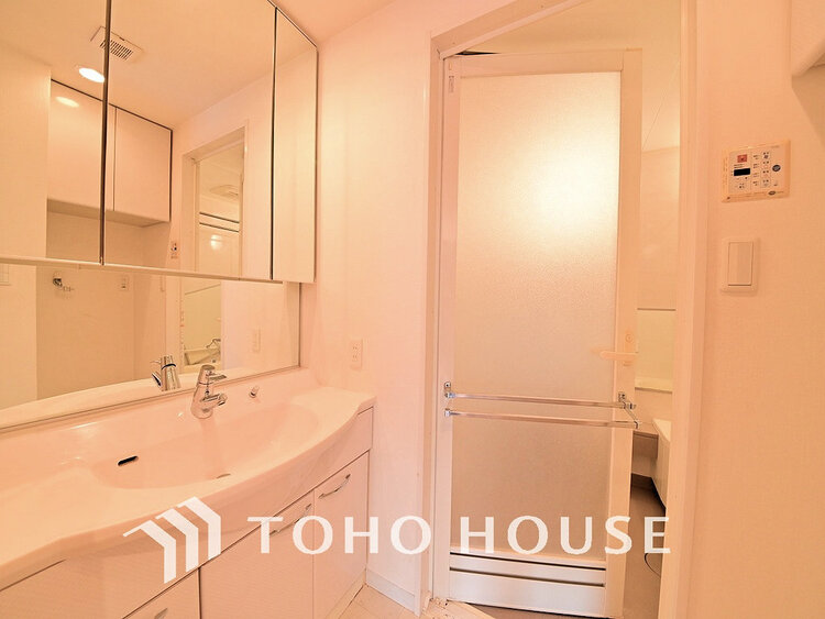 洗面 大きな洗面鏡付き、朝の身支度も楽しくなりますね