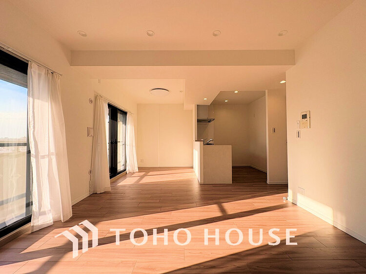 内装 家族みんなが爽やかに過ごせるように、光をたっぷり取り込んだLDK