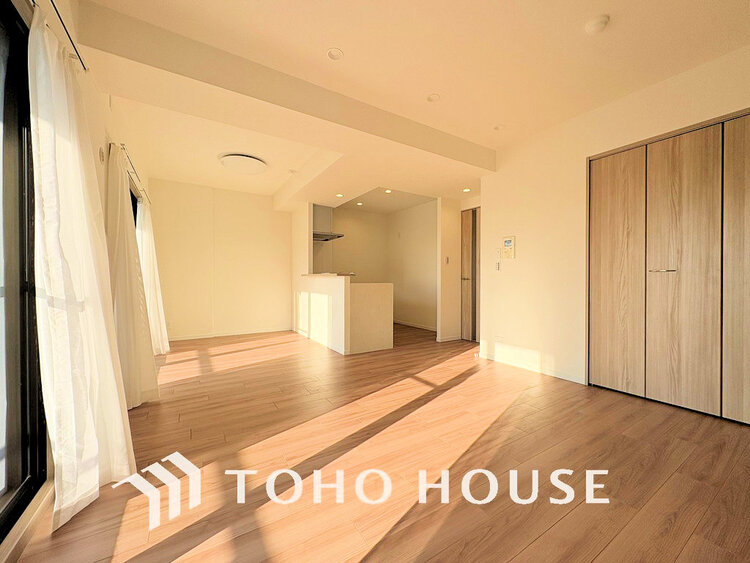 内装 上質な時間を育む暮らしのメインステージ。寛ぎとコミュニケーションを育む居心地のよい場所