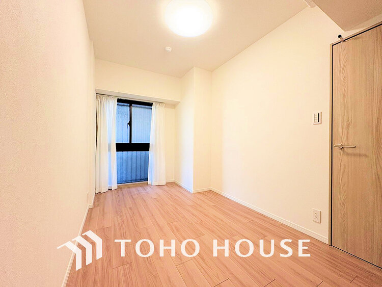 内装 採光もある洋室は、くつろぎのひと時を過ごすのにぴったり