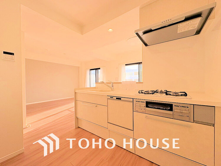 キッチン 落ち着きのあるカラーで統一された清潔感と気品が溢れるキッチン