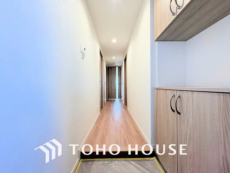 玄関 落ち着いた雰囲気の玄関、家族の帰りを暖かく迎えてくれます