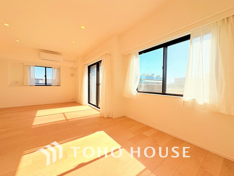 内装 広がりのある住空間、家族が集まるリビング・ダイニング