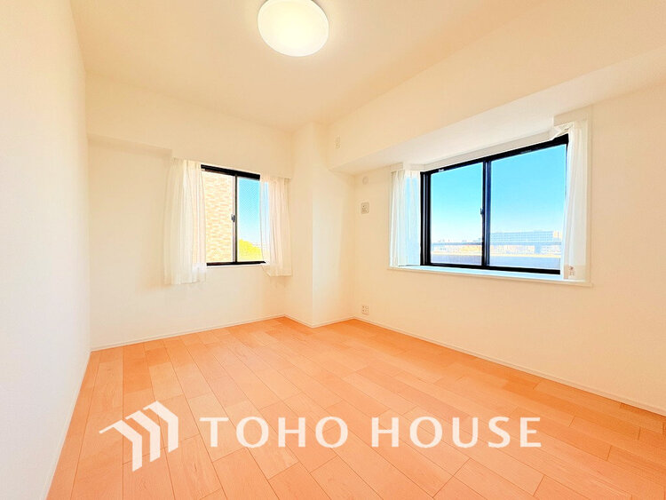 内装 採光もある洋室は、くつろぎのひと時を過ごすのにぴったり