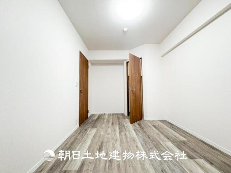 内装 【居室】趣味・感性で個性的に飾って頂けるようシンプルに仕上げてあります。