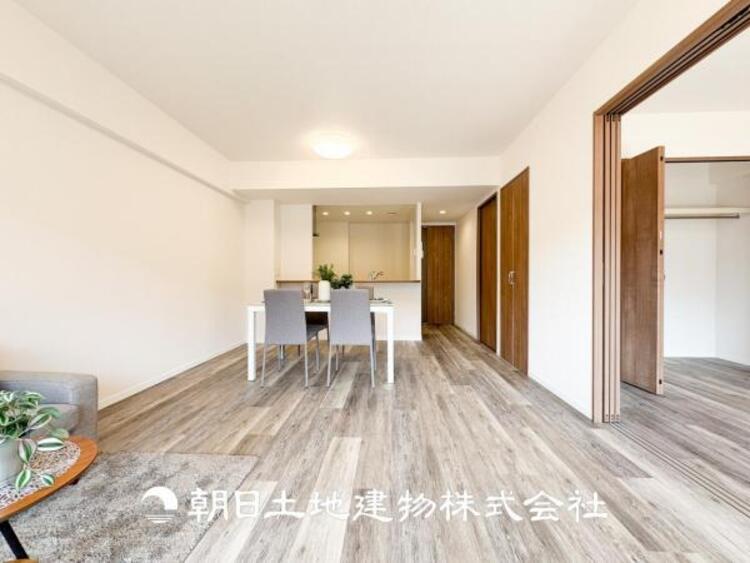 居間 【リビング】大切な人とともに、心穏やかに過ごすひとときになるリビング。