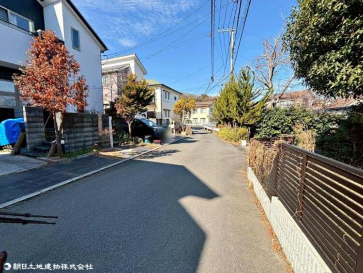 外観 前面道路が4ｍあるためお車の出し入れもしやすいです