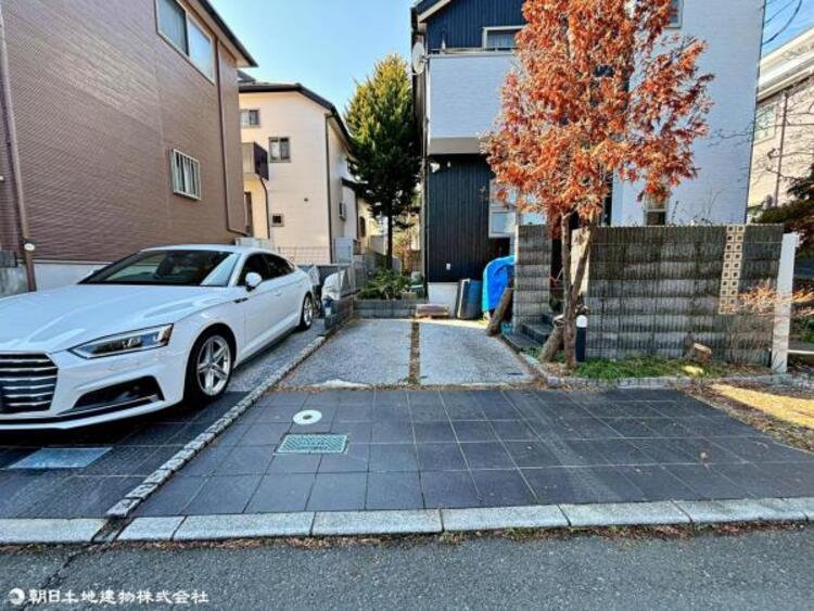 外観 駐車場も有りますのでお車所有の方にもオススメです