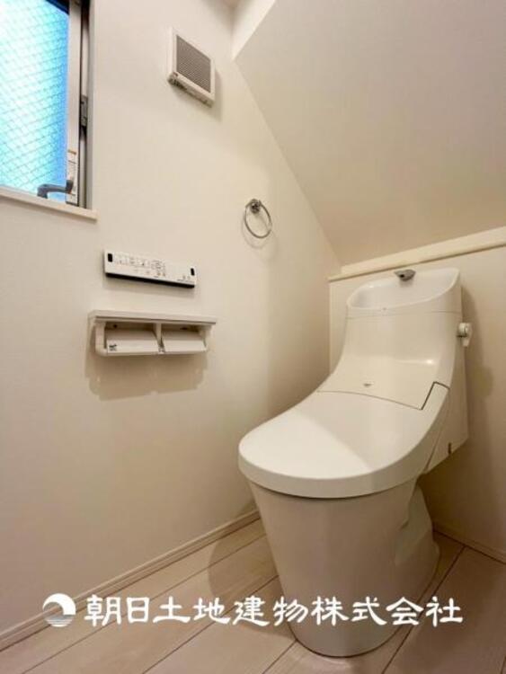 トイレ 【トイレ】大切な1人時間。寛ぎだけではない、快適な生活を送る為に必要なもの。毎日使う場所だから、より快適な空間に仕上げられています。