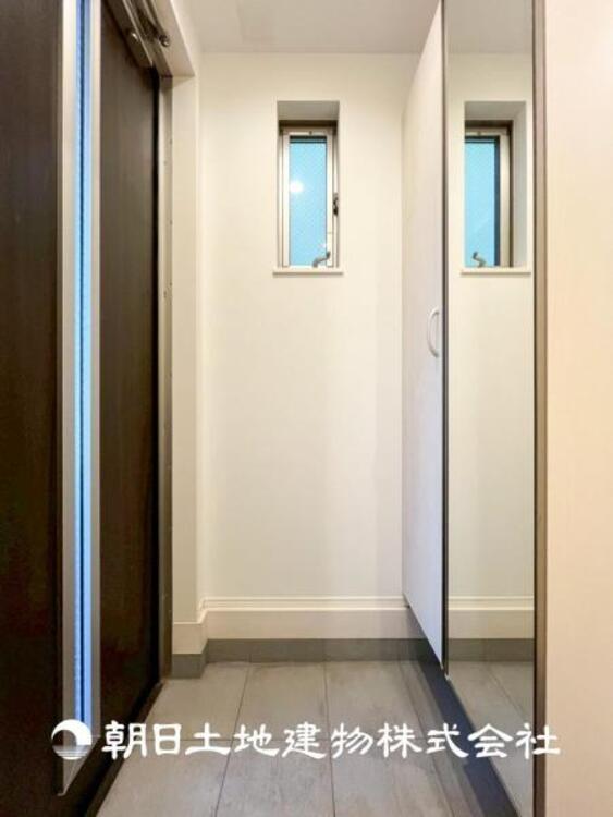 その他 【玄関】大切な家族、お客様をお迎えする玄関は住宅の入口。仕事が終わって疲れた日でも、あなたを受け入れてくれます。