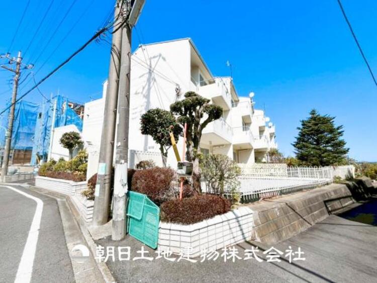 外観 【外観写真】無駄のないデザインと落ち着いたカラーリングが特徴のシンプルモダンな住宅。機能性と美しさを兼ね備えた外観です。