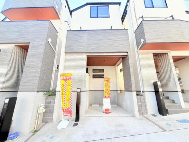 外観 〇●【外観】閑静な車通りの少ない道路。小さなお子様にも安心ですね！しっかり舗装もされていて駐車も楽々！〇●