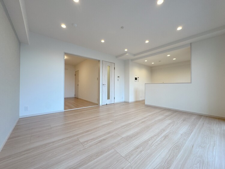 居間 飾り過ぎないシンプルな内装と偏り過ぎないデザインで統一しました。