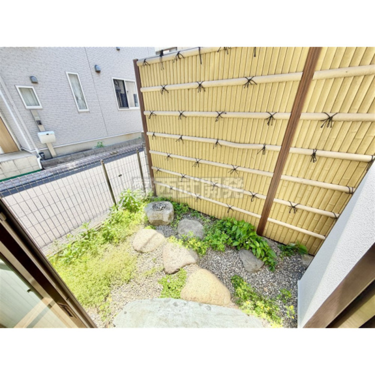 外観 敷地内にはお庭もあります