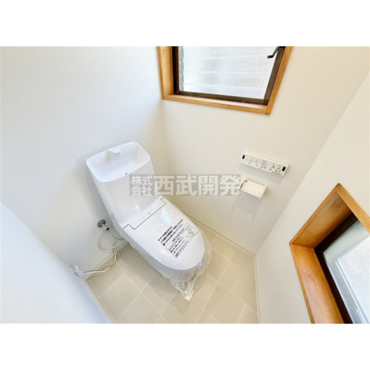 トイレ トイレについた小窓は換気に役立ちます。その他暗くなりがちな空間も明るくなりますよ。