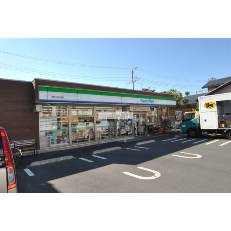 周辺 ファミリーマート入間川病院前店(約180m)