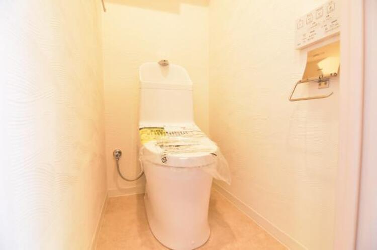 トイレ 毎日使う場所だからこそ、使い勝手を考慮しました。白を基調に、飽きのこない空間は質感豊かな仕上がりとなっております。