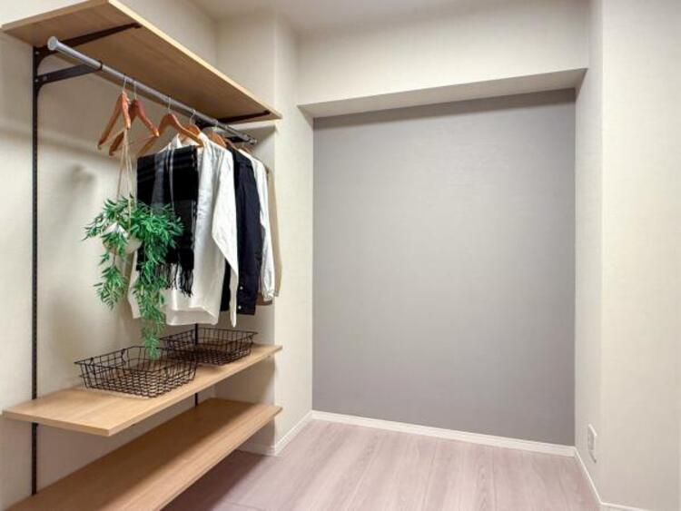 内装 【家具・小物（調度品）は販売価格に含まれません】家族個々の安らぎの空間。誰もが好みで飾れるシンプルな室内に仕上げてあります。