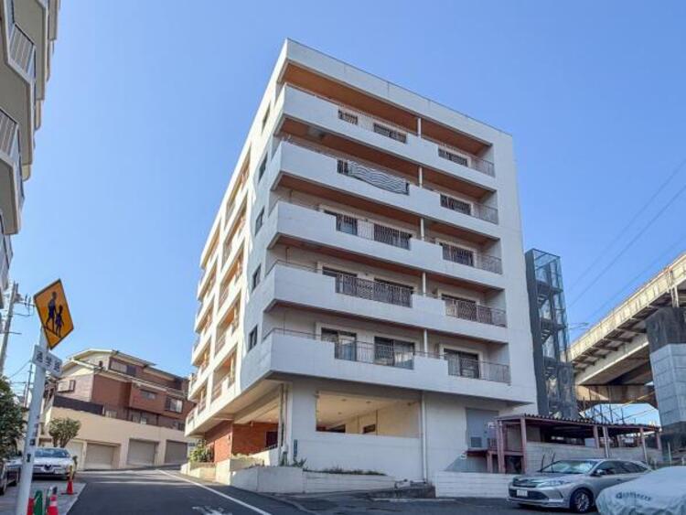 外観 落ち着いた色合いで、周囲の街並みに馴染む外観です。