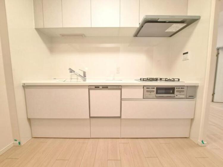 キッチン 広々としたキッチンスペース。食洗機と浄水器が付き、収納力もあるキッチンはお料理が捗ります。