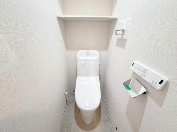 トイレ ウォシュレット付き清潔感の溢れるトイレです。落ち着いた空間で安らぎのひとときをお過ごし頂けます。