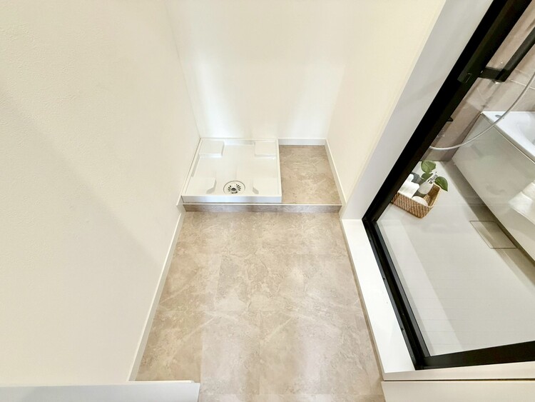 その他 十分な広さの脱衣所。