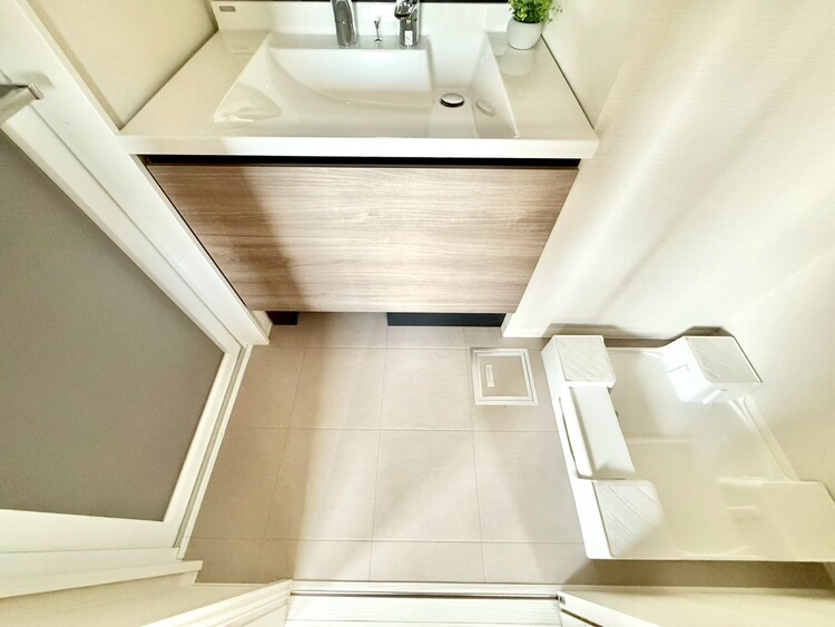 その他 十分な広さの脱衣所。