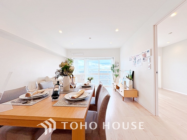 内装 使いやすく、明るい洋室に仕上がります。子供部屋や趣味のお部屋にご利用できます。ご自身で家具などを配置し、素敵な空間を創り上げられます。