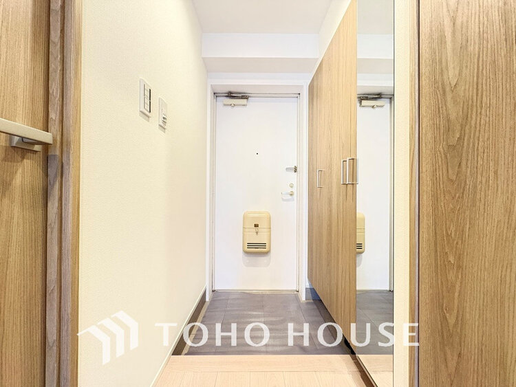 玄関 落ち着いた雰囲気の玄関、家族の帰りを暖かく迎えてくれます