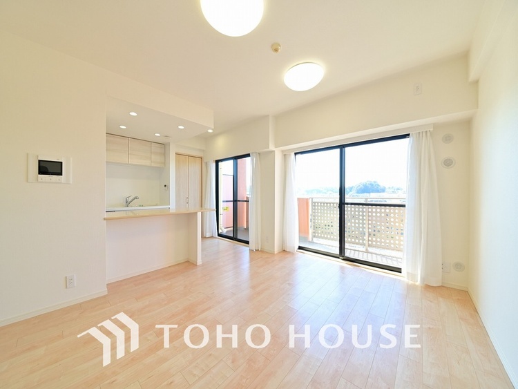 内装 家族みんなが爽やかに過ごせるように、光をたっぷり取り込んだLDK