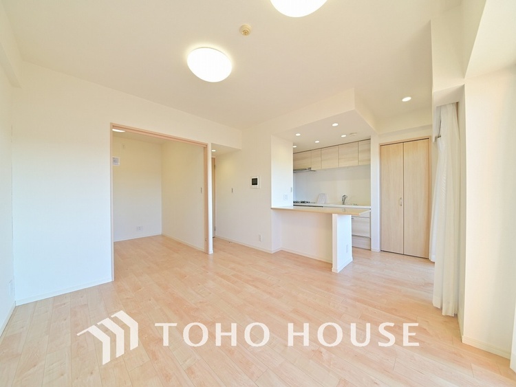 内装 上質な時間を育む暮らしのメインステージ。寛ぎとコミュニケーションを育む居心地のよい場所