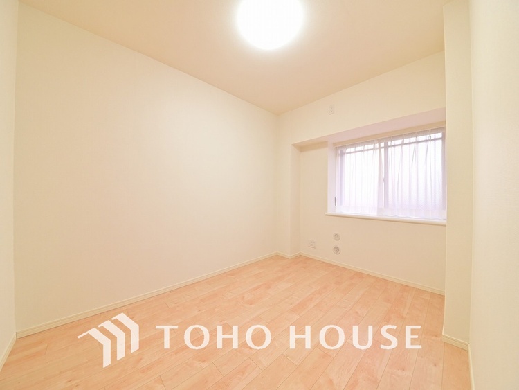 内装 採光もある洋室は、くつろぎのひと時を過ごすのにぴったり