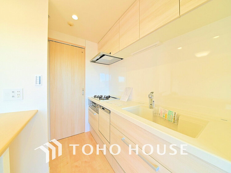 キッチン シンプルな部屋の雰囲気に溶け合うナチュラルキッチン