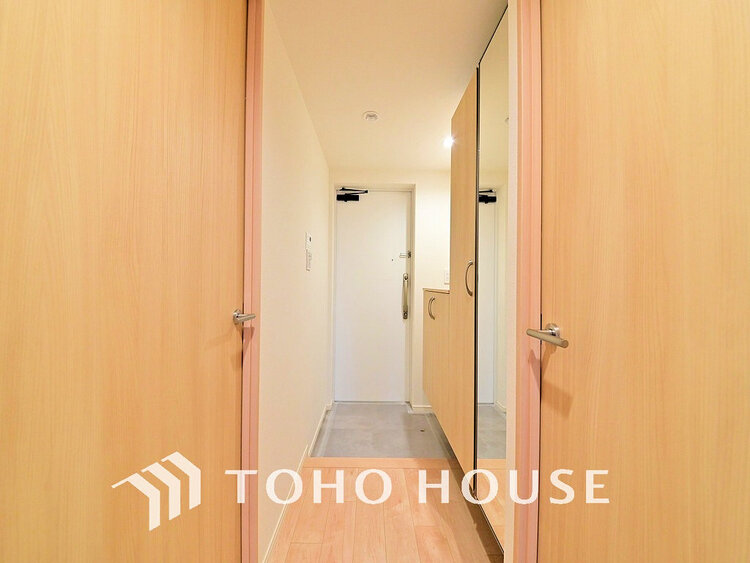 玄関 落ち着いた雰囲気の玄関、家族の帰りを暖かく迎えてくれます