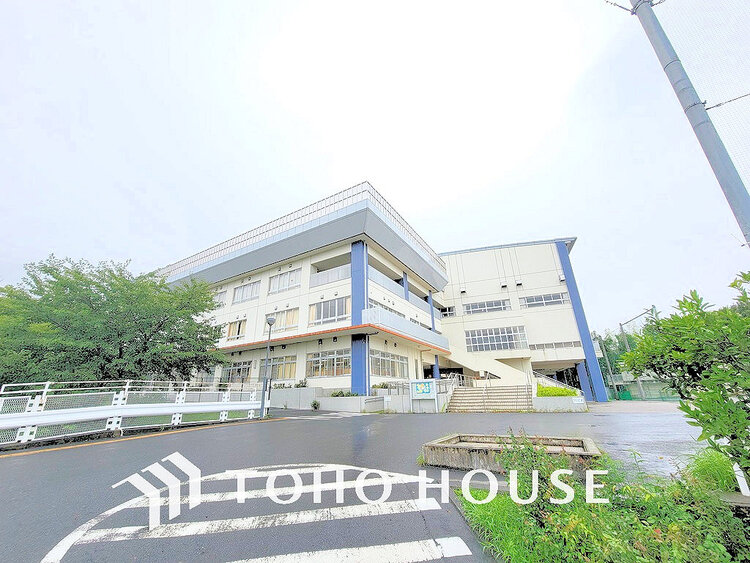 周辺 川崎市立柿生中学校　距離1100ｍ