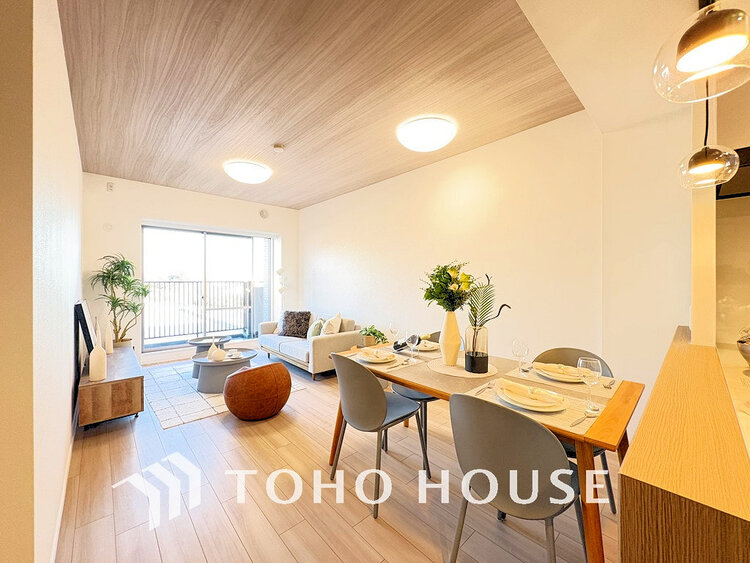 内装 明るいLDKは自然と家族が集まるコミュニケーションの場所に