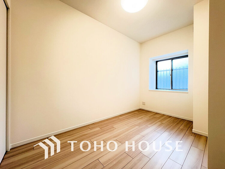 内装 採光もある洋室は、くつろぎのひと時を過ごすのにぴったり