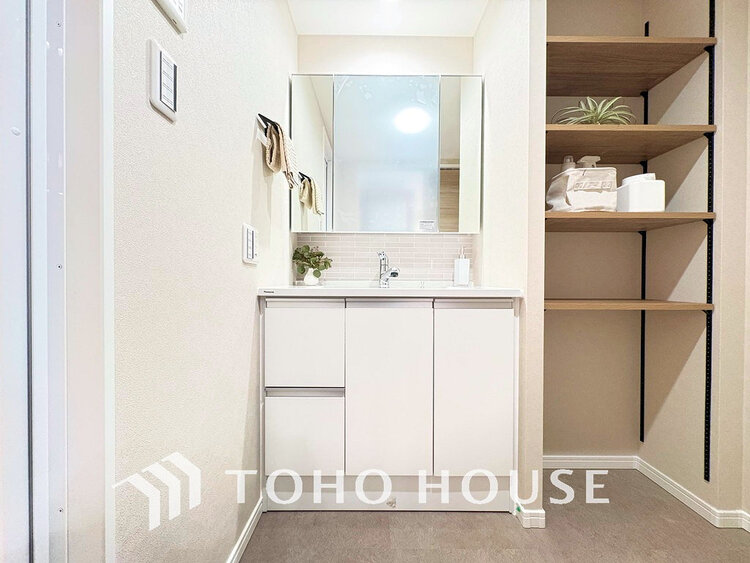 洗面 大きな洗面鏡付き、朝の身支度も楽しくなりますね