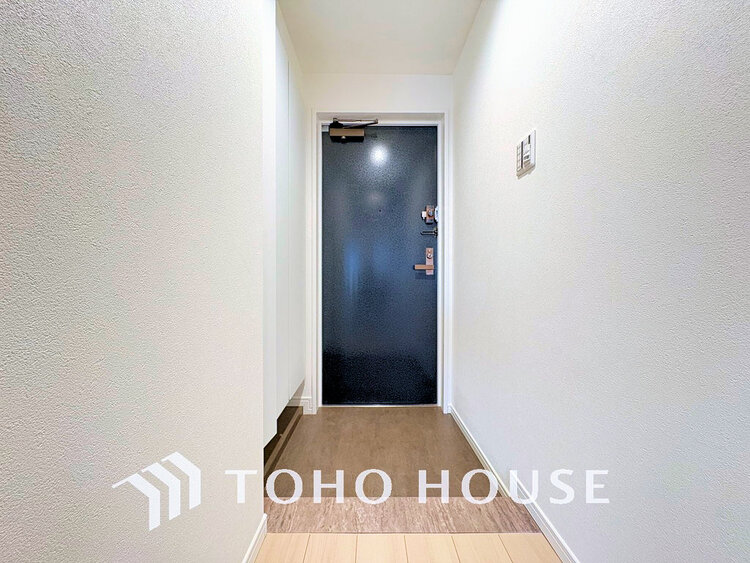 玄関 落ち着いた雰囲気の玄関、家族の帰りを暖かく迎えてくれます