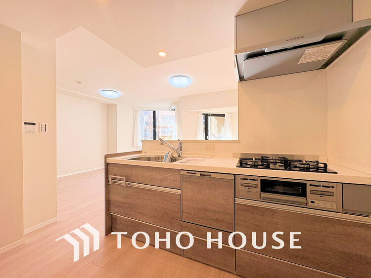 キッチン 落ち着きのあるカラーで統一された清潔感と気品が溢れるキッチン