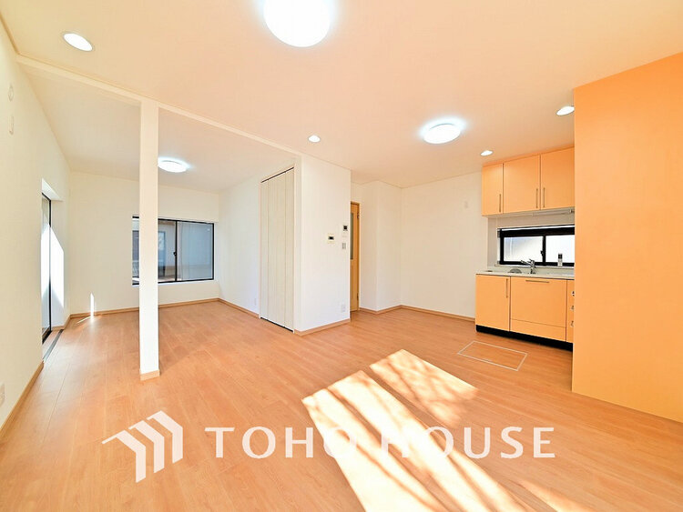 内装 上質な時間を育む暮らしのメインステージ。寛ぎとコミュニケーションを育む居心地のよい場所